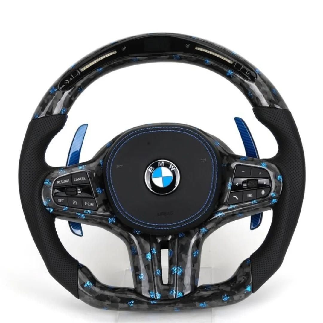 Volant automobile personnalisé sur mesure en cuir nappa avec coutures contrastées, fabriqué par Velnetta